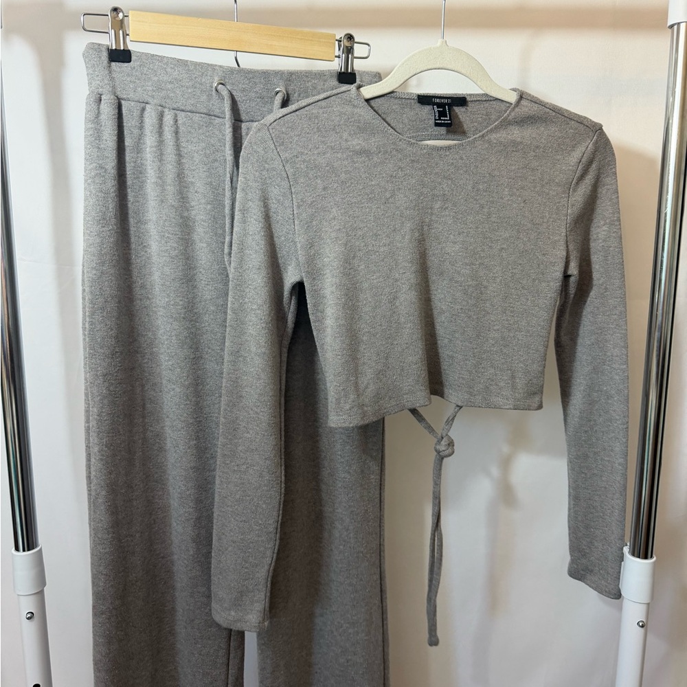 Forever‎ 21 Gray Lounge Set Crop Top Wide Leg Pants Open Back Small